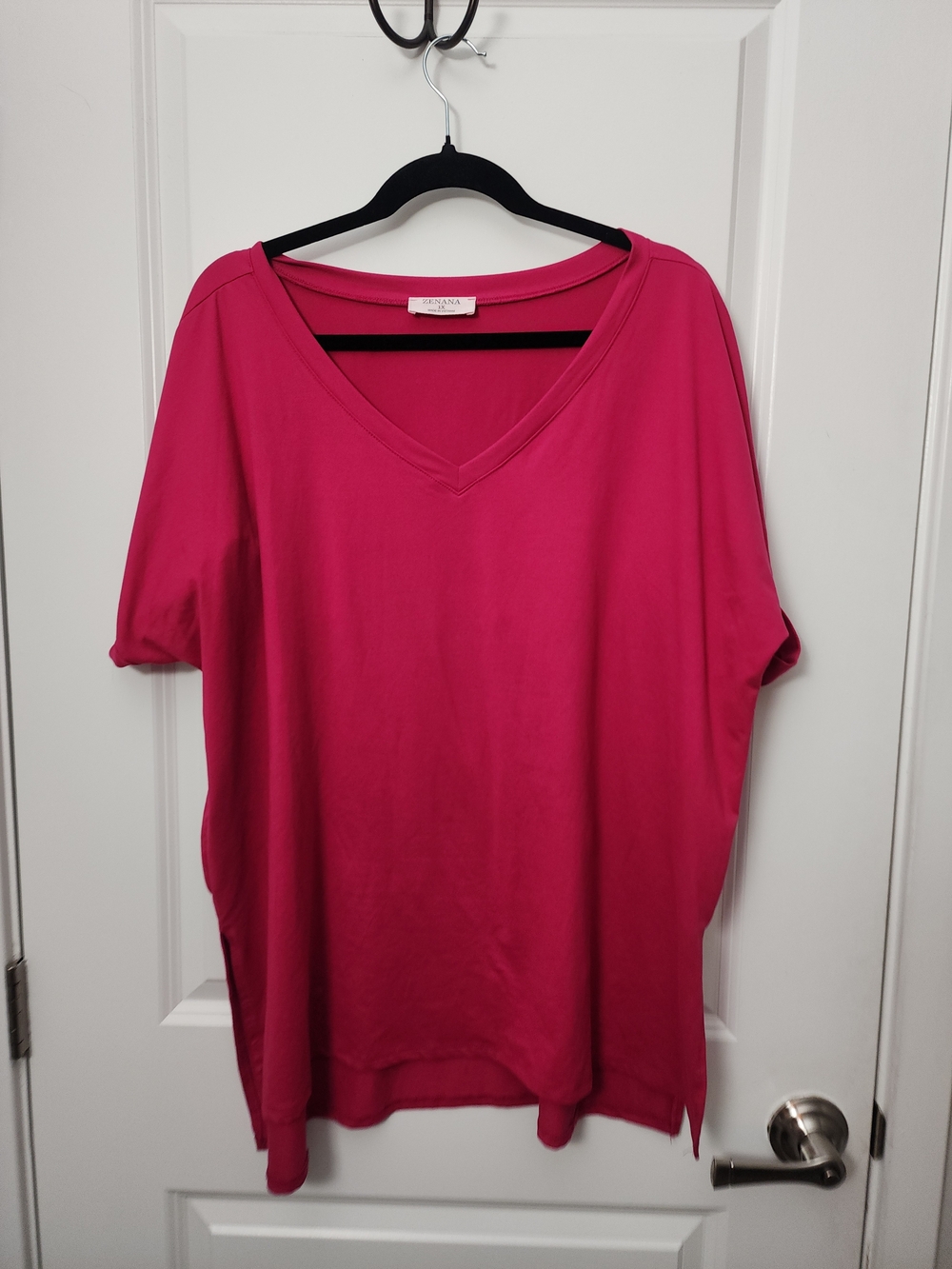 5/$30 Zenana Outfitters Women's V-Neck Short Sleeve Tunic in Fuchsia